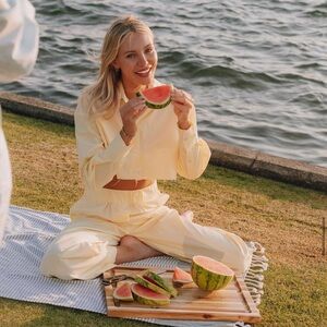 NWT Daily Drills Light Yellow Poplin Set